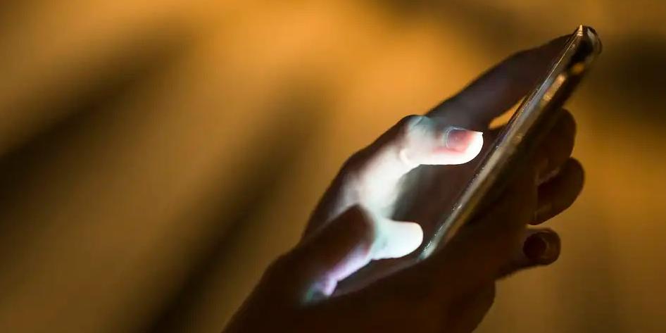 Suspeitos seriam estudantes do colégio, que teriam utilizado Inteligência Artificial para manipular as imagens (Dragana Gordic/Freepik)