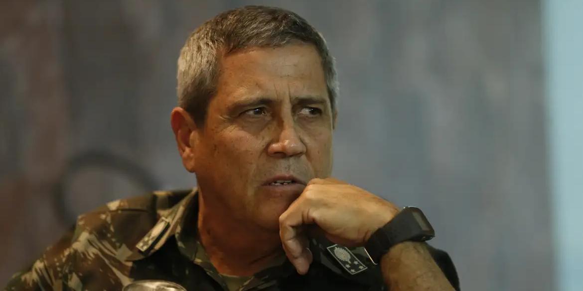 Braga Netto, ex-ministro da Defesa do Brasil, está na lista (Fernando Frazão/Agência Brasil)