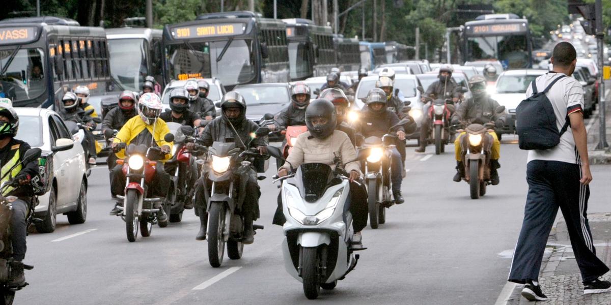 Em fevereiro deste ano, em apenas 28 dias, foram registrados 1.405 chamados para o Samu envolvendo motocicletas (Maurício Vieira/ Hoje em Dia)