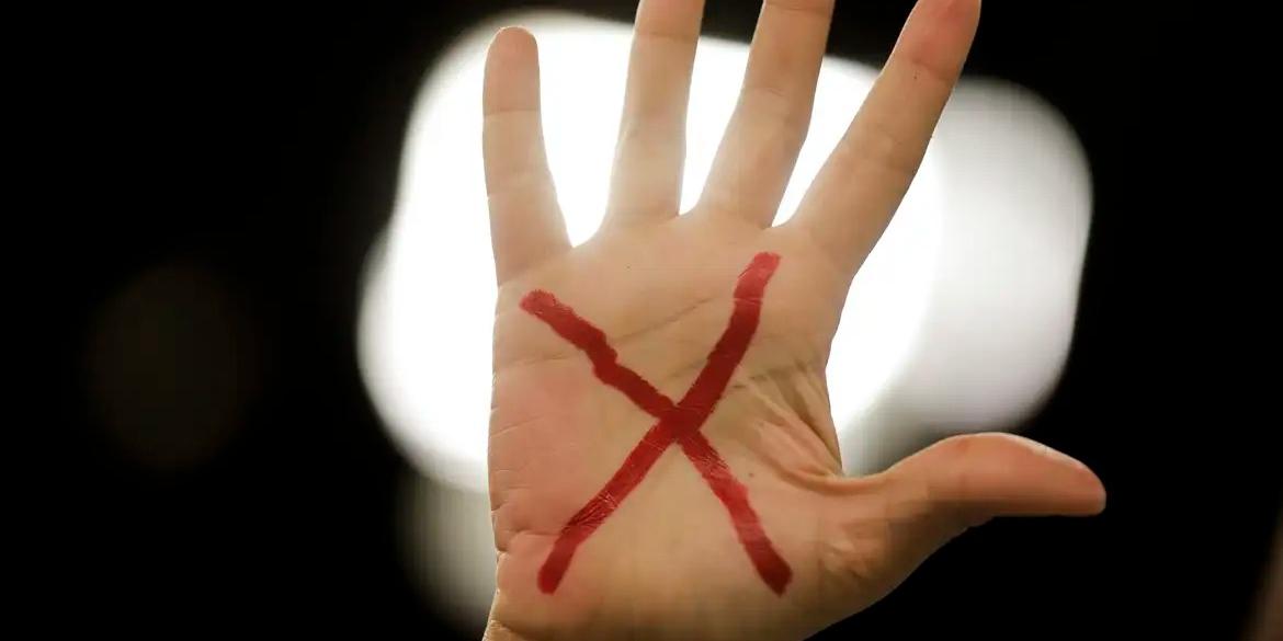 Nos casos de violência contra mulheres adultas (20 a 59 anos), 60,4% foram contra mulheres pretas e pardas (JOÉDSON ALVES/AGÊNCIA BRASIL)