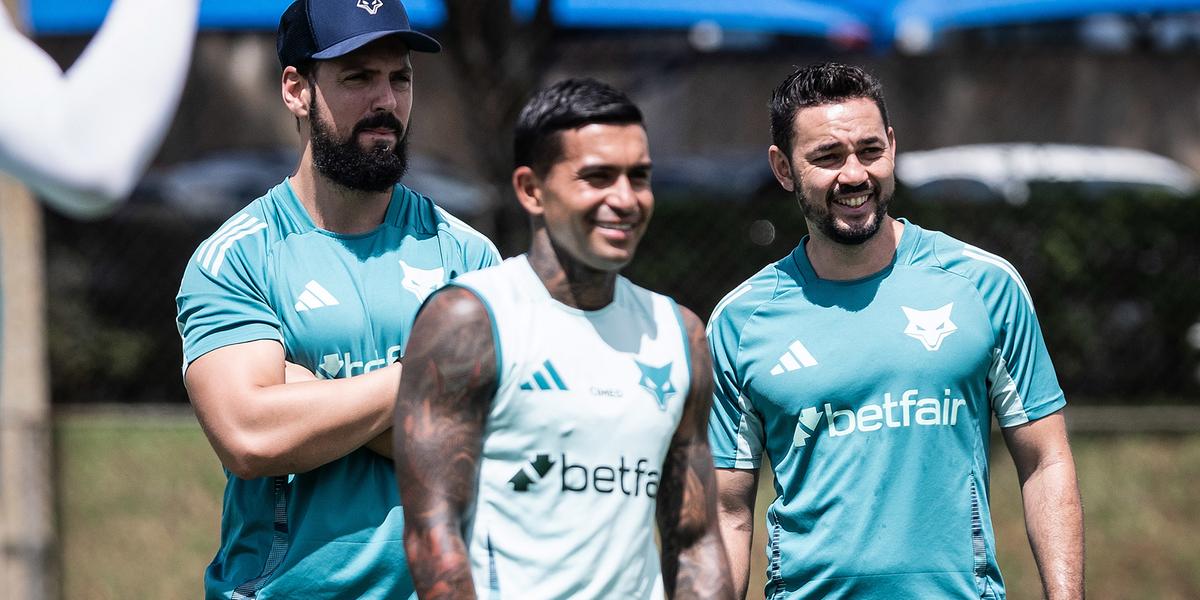 Dudu em treino na Toca da Raposa II (Foto: Gustavo Aleixo/Cruzeiro)