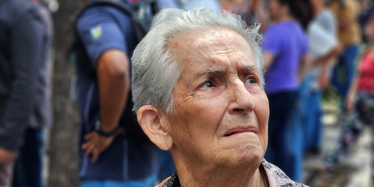 Angelina João, prima de Fuad Noman, foi ao velório se despedir do prefeito de BH (Maurício Vieira / Hoje em Dia)