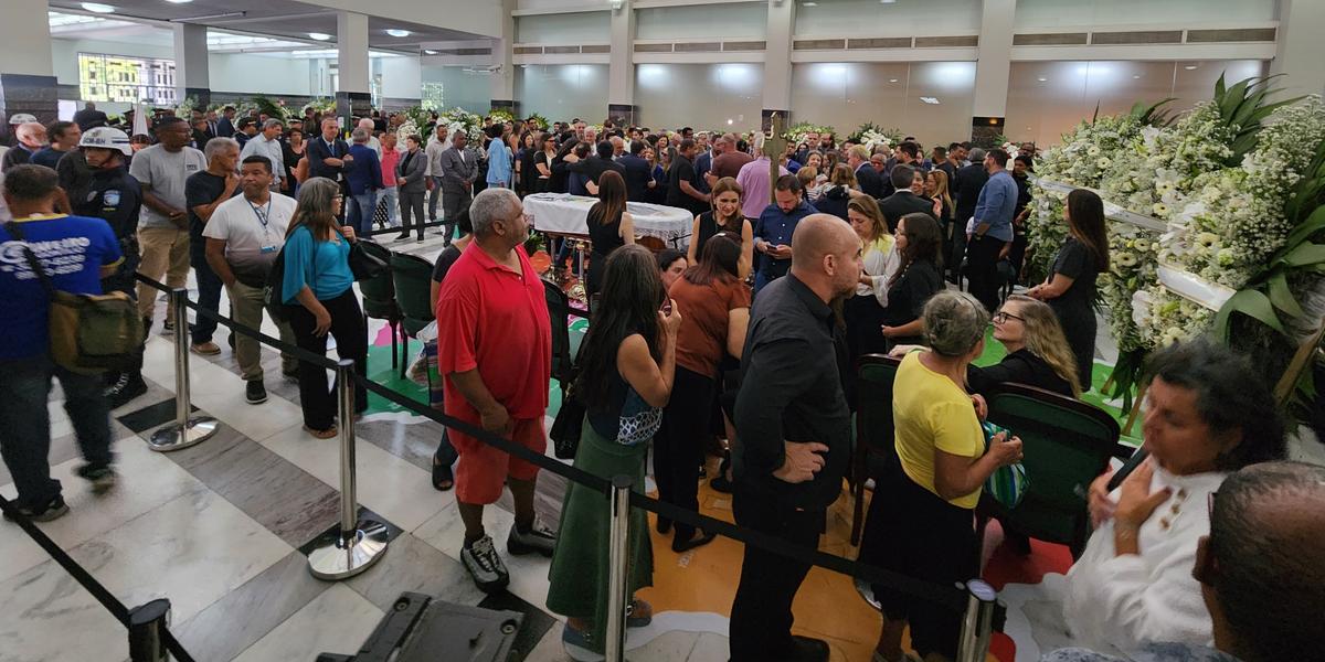 Multidão foi até o hall da prefeitura se despedir de Fuad (Maurício Vieira / Hoje em Dia)