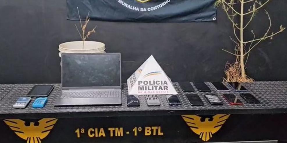 Militares chegaram na casa do suspeito após rastrearem aparelho furtado na Savassi (PMMG/Divulgação)