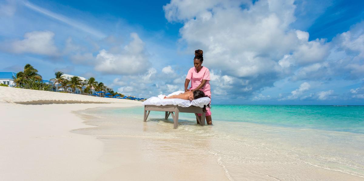 Além dos spas, Anguilla oferece outros serviços como retiros de yoga na praia e terapias no mar (Anguilla Tourist Board)