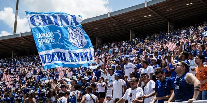 Torcida do Cruzeiro presente no estádio do Parque do Sabiá (X do Cruzeiro)