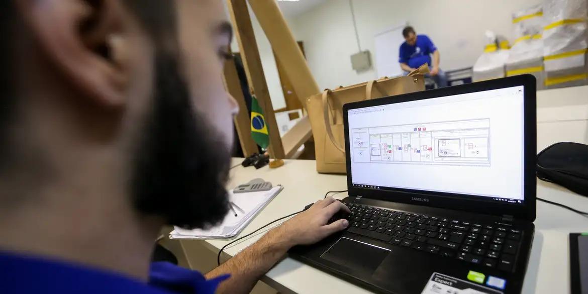 Novas regras valem para as emissões de Nota Fiscal Eletrônica (NF-e) ou a Nota Fiscal de Consumidor Eletrônica (NFC-e) (MARCELO CAMARGO/AGÊNCIA BRASIL)