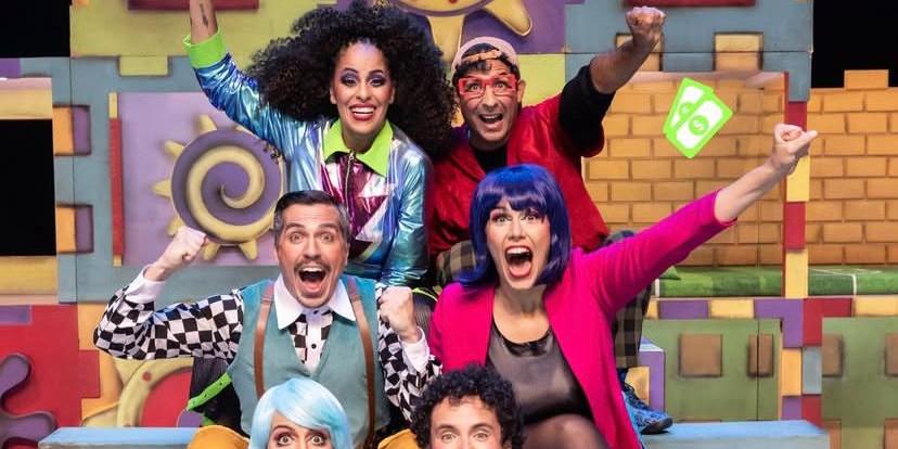 Espetáculo apresenta uma história que gira em torno de uma semana na escola e o desafio de criar um projeto de educação financeira (Reprodução/Instagram @familiadindim)