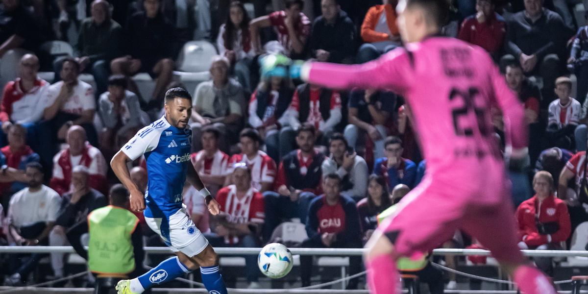 Depois de quase 30 dias de treino, Cruzeiro fez uma péssima apresentação (Gustavo Aleixo)