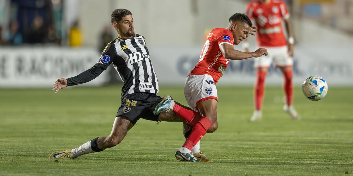 Rubens em lance de jogo contra o Cienciano (Foto: Pedro Souza / Atlético)