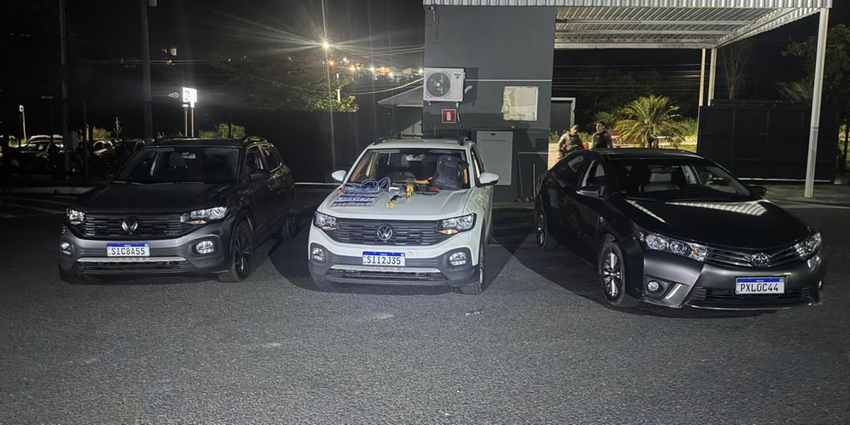 Os três veículos foram apreendidos pela Polícia Militar (Divulgação / PMMG)