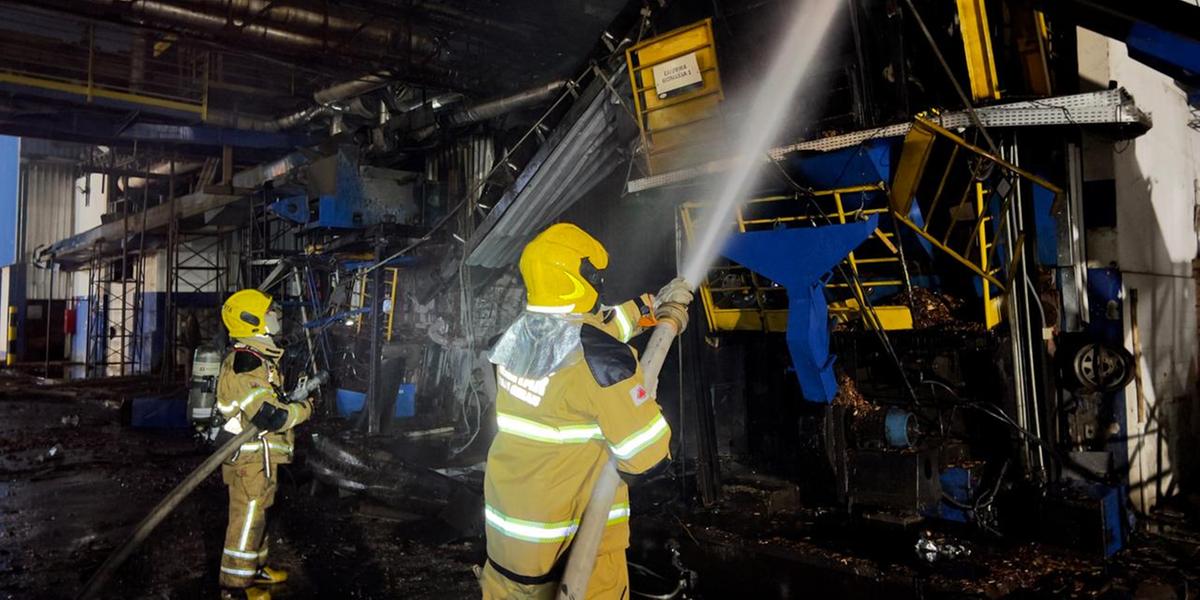 Incêndio destruiu parte de uma fábrica de laticínios em Sete Lagoas (Divulgação / CBMMG)