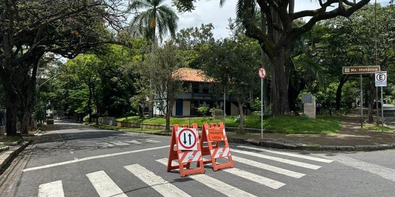 Faixas de pano serão implantadas para a orientação dos condutores quanto aos desvios operacionais e reserva de área (Divulgação/PBH)