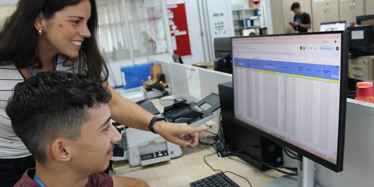 São 95 oportunidades voltadas para estudantes do ensino médio e 193 para os do ensino superior (Divulgação/PBH)