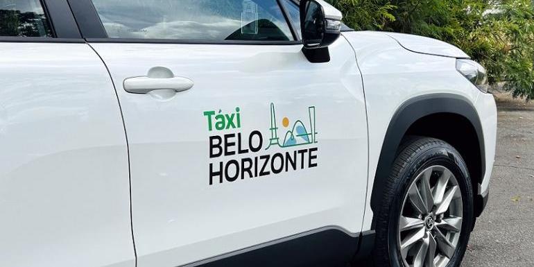  Cerca de 6 mil veículos sejam adesivados durante a Feira Taxi 2025, promovida pelo Sindicato dos Taxistas (PBH / Divulgação)