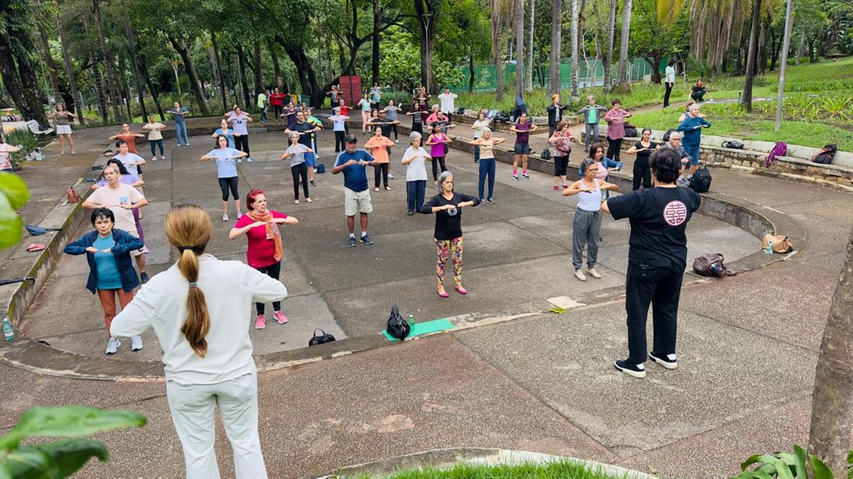 Lian Gong busca promover o bem-estar do corpo e da mente (Divulgação/ PBH)