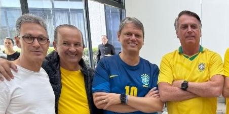 Governador de Minas Gerais, Romeu Zema (Novo) se reuniu com Bolsonaro e outros governadores neste domingo (6) (Reprodução/ Redes Sociais)