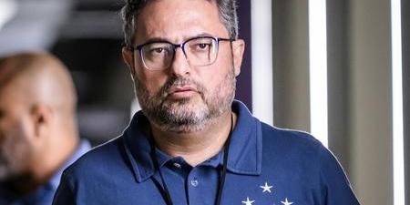 Alexandre Mattos protesta após Cruzeiro ter Jonathan Jesus expulso contra o Internacional (Gustavo Aleixo/Cruzeiro)