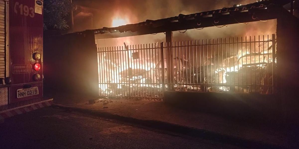 Local ficou destruído após o incêndio (Corpo de Bombeiros / Divulgação)