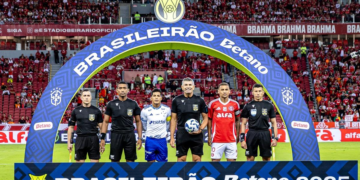 Atuação de Marcelo de Lima Henrique foi bastante contestada pelo Cruzeiro (Flickr Cruzeiro / Lucas Bubols)