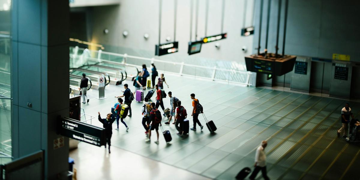 Pesquisa mostra que mais de 70% dos viajantes frequentes no Brasil consideram os lounges um fator decisivo para melhorar a experiência de viagem (Chuttersnap via Unsplash)