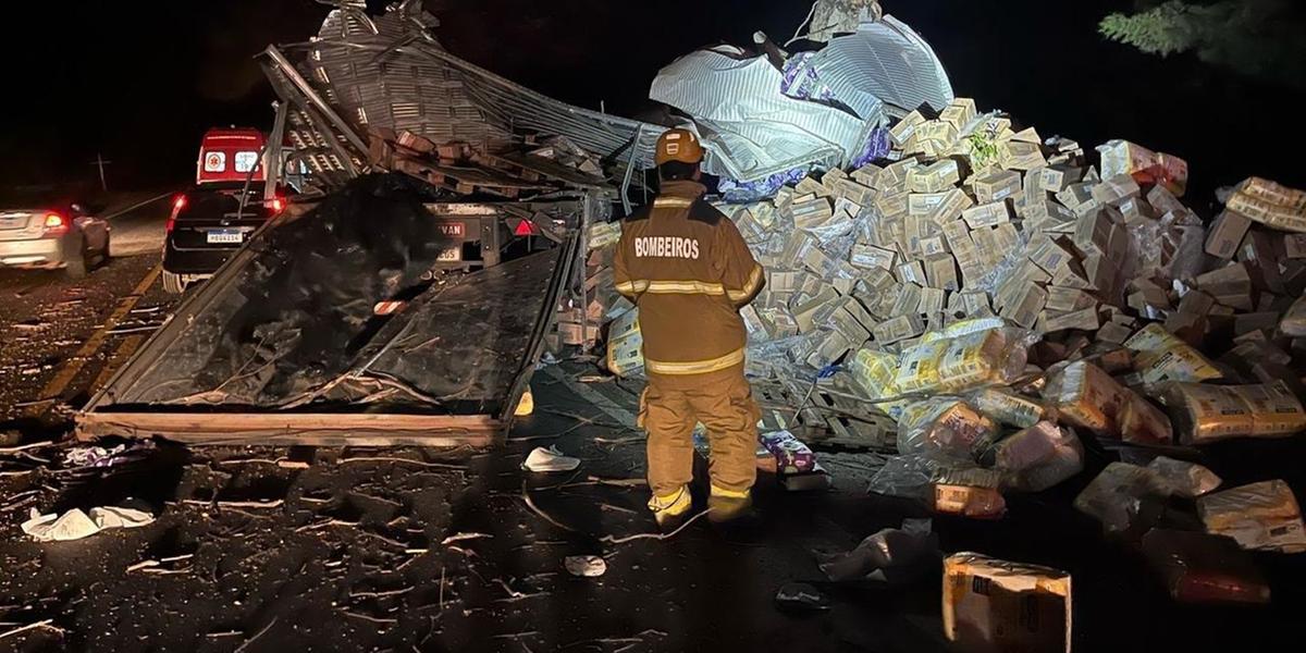 Suspeita é que a vítima, de 56 anos, tenha perdido o controle da direção (Corpo de Bombeiros / Divulgação)