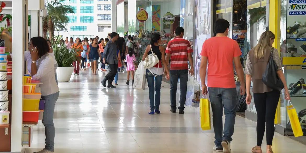 Próxima segunda-feira (21), o comércio da capital está liberado para funcionamento (Valter Campanato/Agência Brasil)