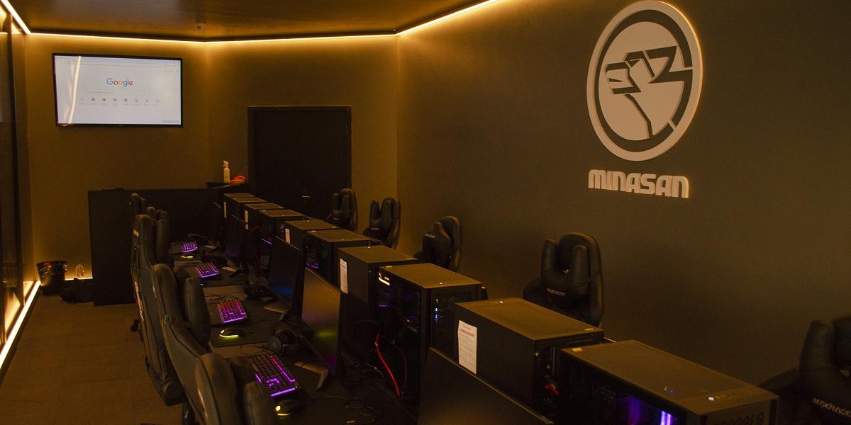 Espaço dedicado à comunidade gamer, contando com 12 estações de jogos equipadas com tecnologia de ponta (Nikkey Palace Hotel/Divulgação)