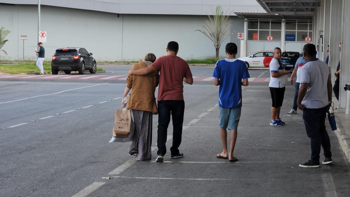 Deportados chegaram a Confins na tarde desta sexta-feira (Maurício Vieira / Hoje em Dia)