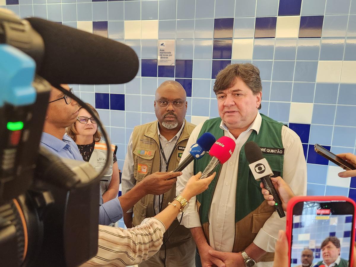 André Quintão, secretário nacional de Assistência Social, estava no receptivo a deportados em Confins (Maurício Vieira / Hoje em Dia)