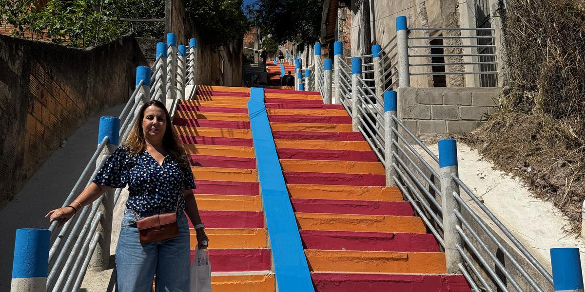 Escadaria faz parte de um conjunto de obras no bairro com custo de R$ 800 mil (Pedro Melo / Hoje em Dia)