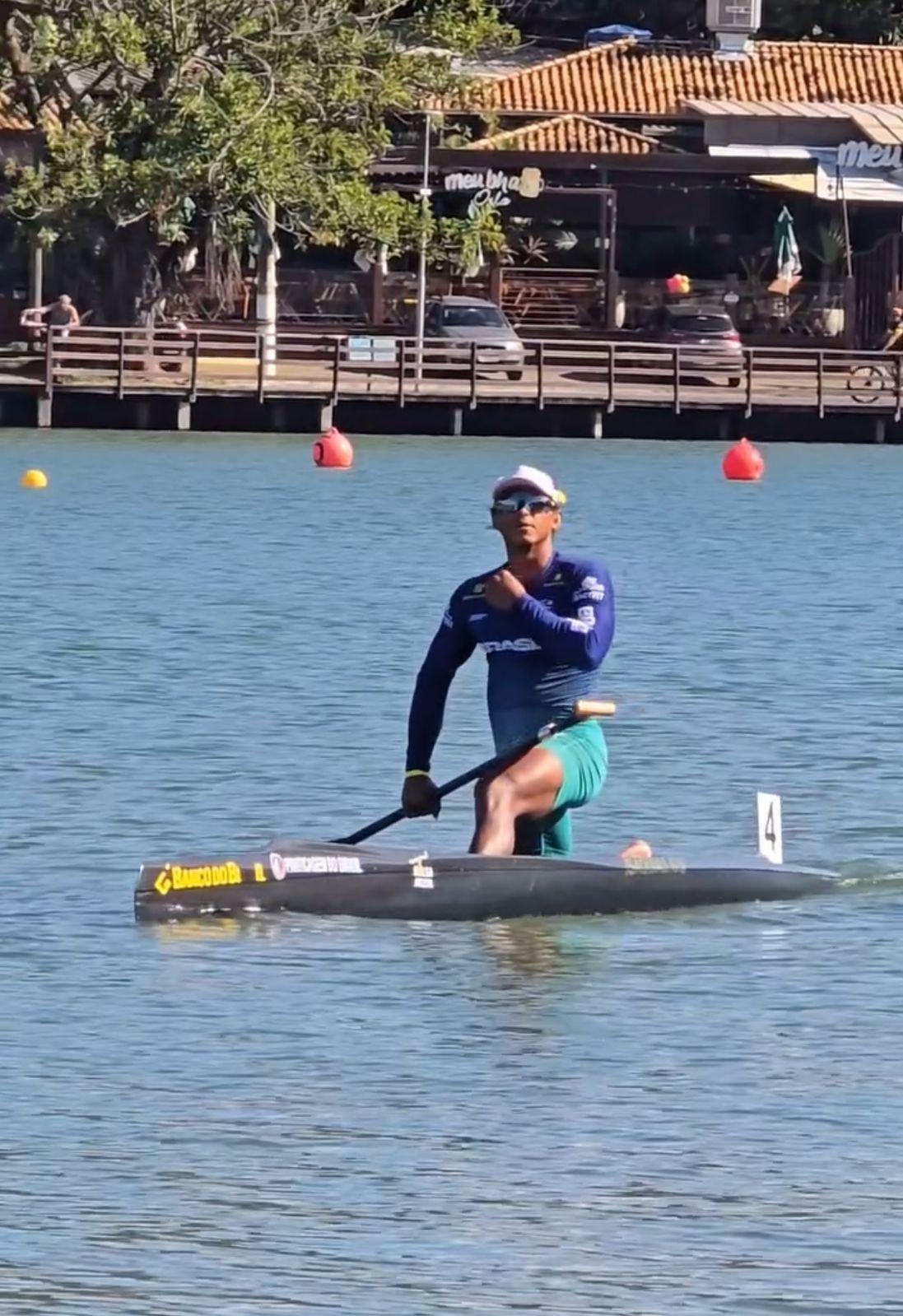 Isaquias conquistou a medalha de ouro na Copa Brasil de Canoagem Velocidade (Reprodução / Instagram Isaquias)