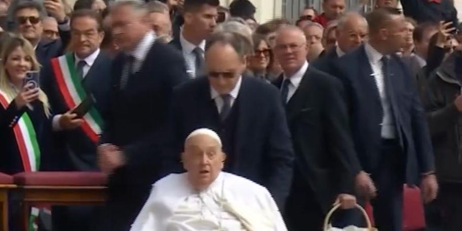 Presença do papa surpreendeu os fiéis, já que a participação dele não era esperada (Reprodução / Vatican News)