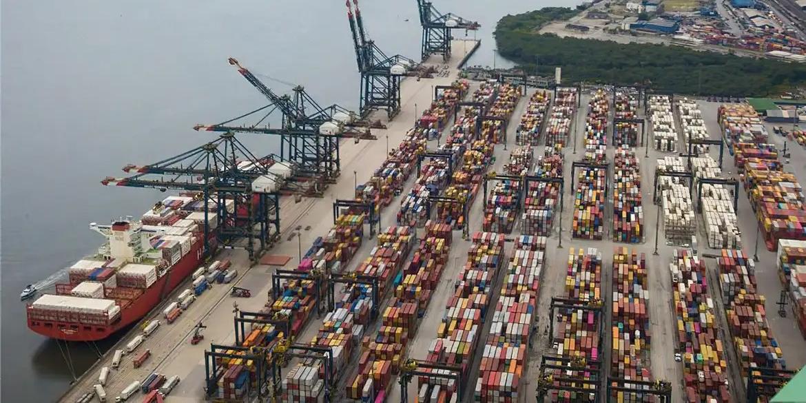 O Porto de Santos responde por quase 30% da balança comercial do país (Porto de Santos/Divulgação)