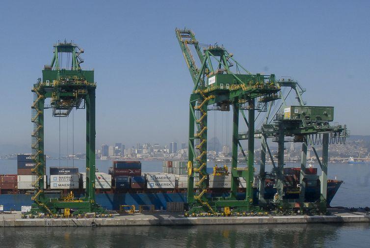 Exportações tiveram queda (Tânia Rêgo/Agência Brasil)