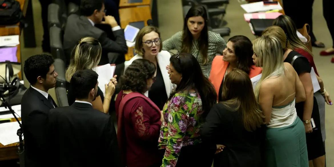 Proposta está em discussão no Senado atualmente (Wilson Dias/Agência Brasil)
