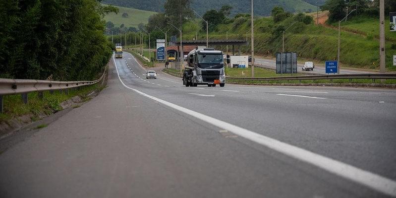 Rodovia deve receber um grande movimento de carros devido aos feriados de Páscoa e Tiradentes (Arteris / Divulgação)