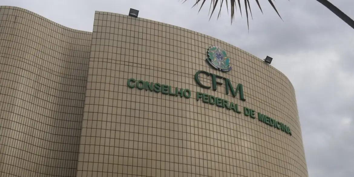 Disforia de gênero é definida pelo documento como grave desconforto ou sofrimento causado pela incongruência de gênero (CFM/Divulgação)
