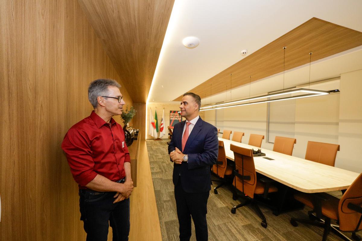 Governador de Minas Romeu Zema e o presidente da Ordem dos Advogados do Brasil Seção Minas Gerais (OAB-MG), Gustavo Chalfun (Cristiano Machado/Imprensa MG)