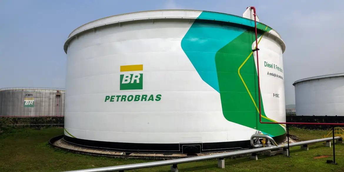 Mistura determinada desde 2023 torna o combustível menos poluente (Petrobras/Divulgação/Arquivo)