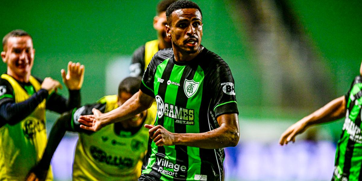 América vence o Amazonas e cola no G4 da série B (Mourão Panda / América)