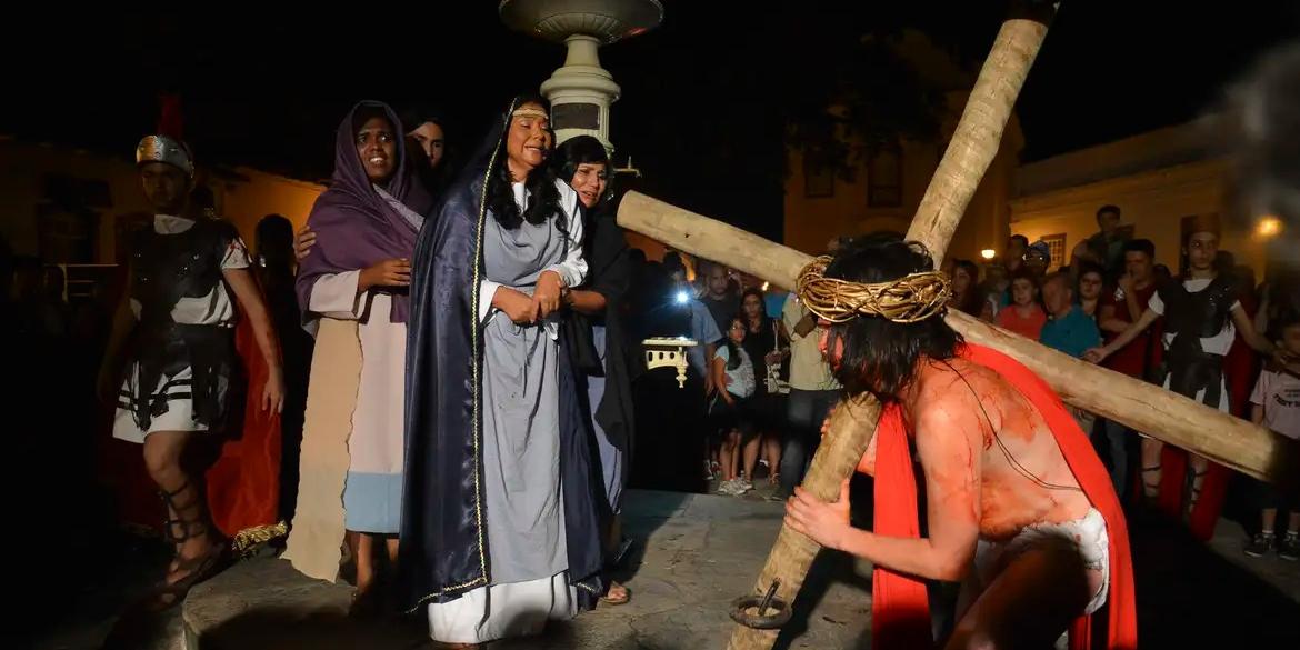 A sexta-feira retoma exatamente os últimos passos de Jesus até a sua morte (Marcello Casal jr/Agência Brasil)