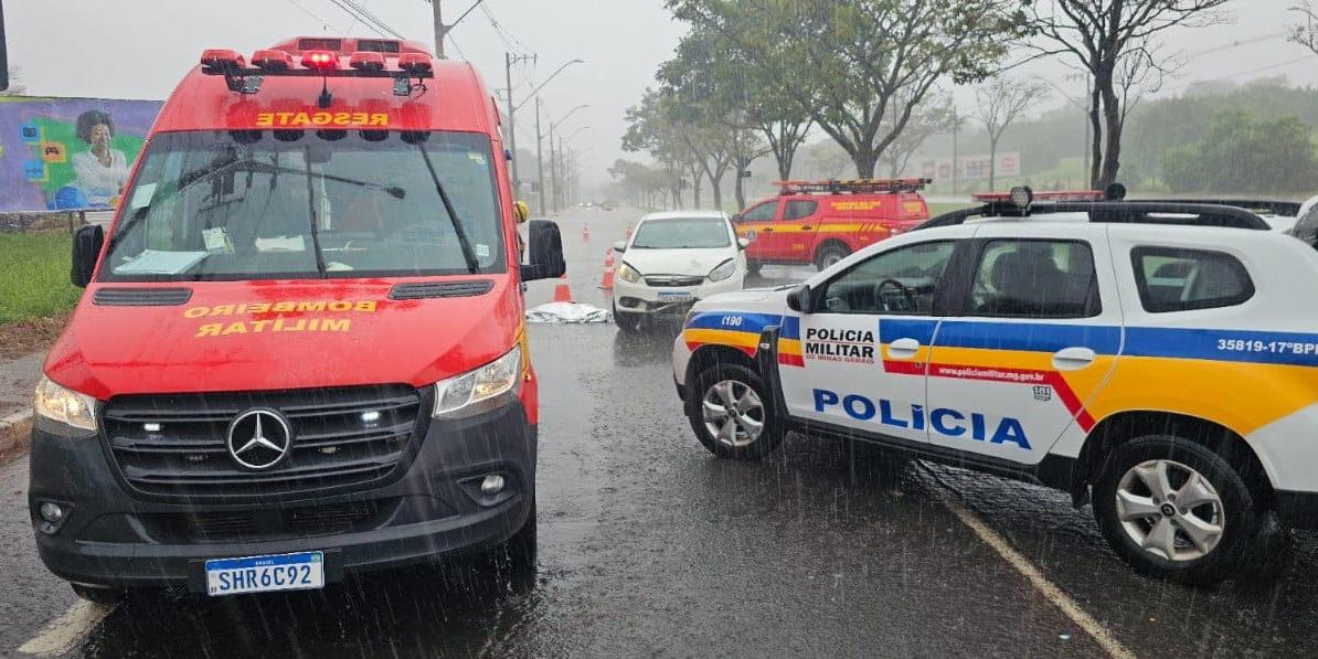Acidente ocorreu na avenida Anselmo Alves dos Santos, no bairro Santa Mônica, em Uberlândia, no Triângulo Mineiro (Divulgação/ CBMMG)