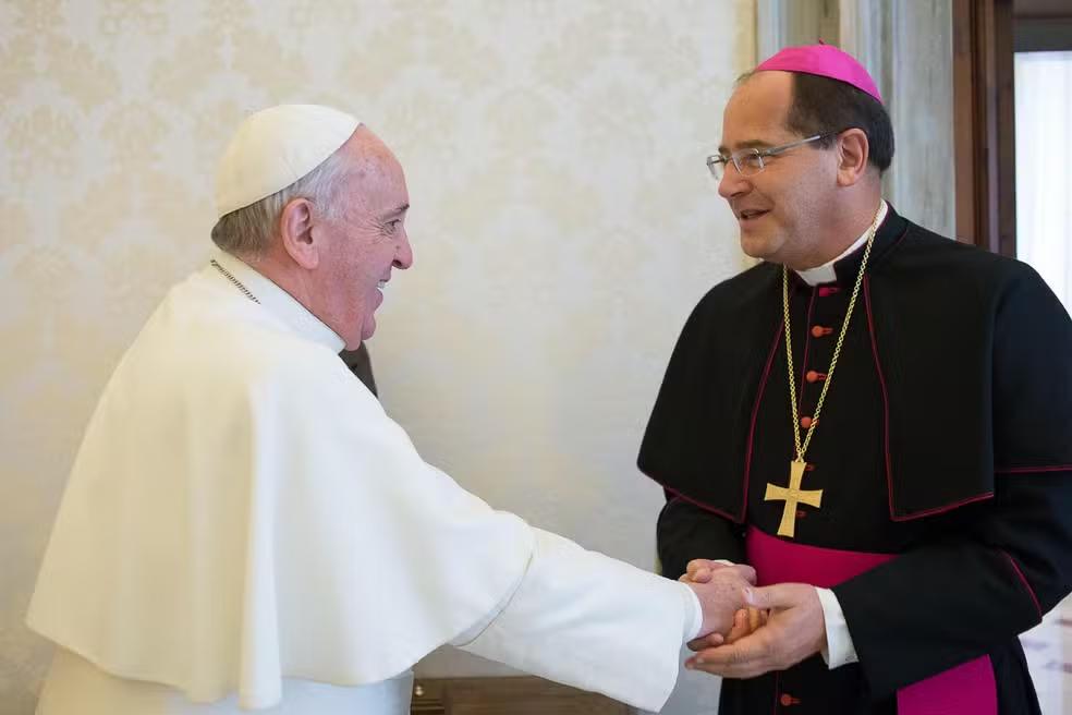 Papa Francisco e Dom Walmor de Oliveira (Arquidiocese de BH/Divulgação)