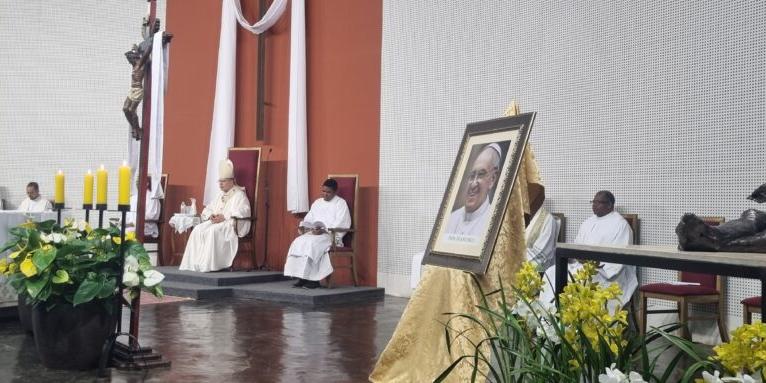 Missa em homenagem ao Papa Francisco na Catedral Cristo Rei (Arquidiocese de BH/Divulgação)