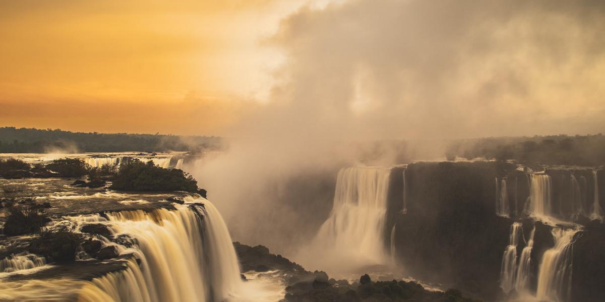 Visitas privilegiadas para a contemplação das Cataratas do Iguaçu proporcionam momentos mágicos e uma paisagem que enche os olhos (Parque Nacional do Iguaçu/Divulgação Urbia Cataratas)