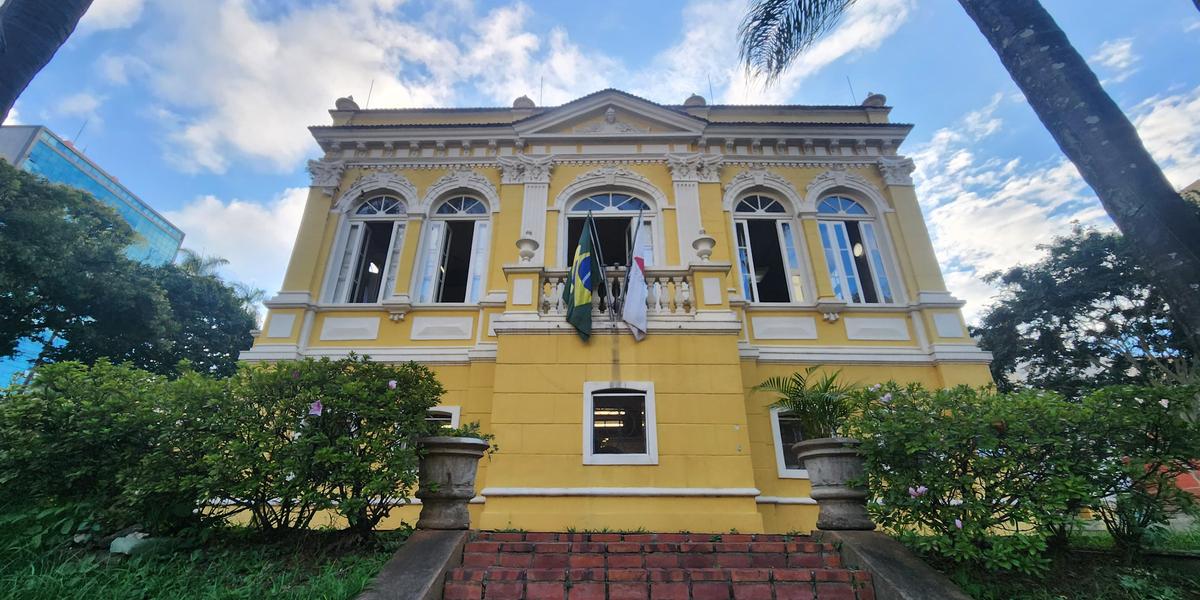 Prédio histórico do Arquivo Público Mineiro (APM) fica na avenida João Pinheiro, na região Centro-Sul de BH (Maurício Vieira)