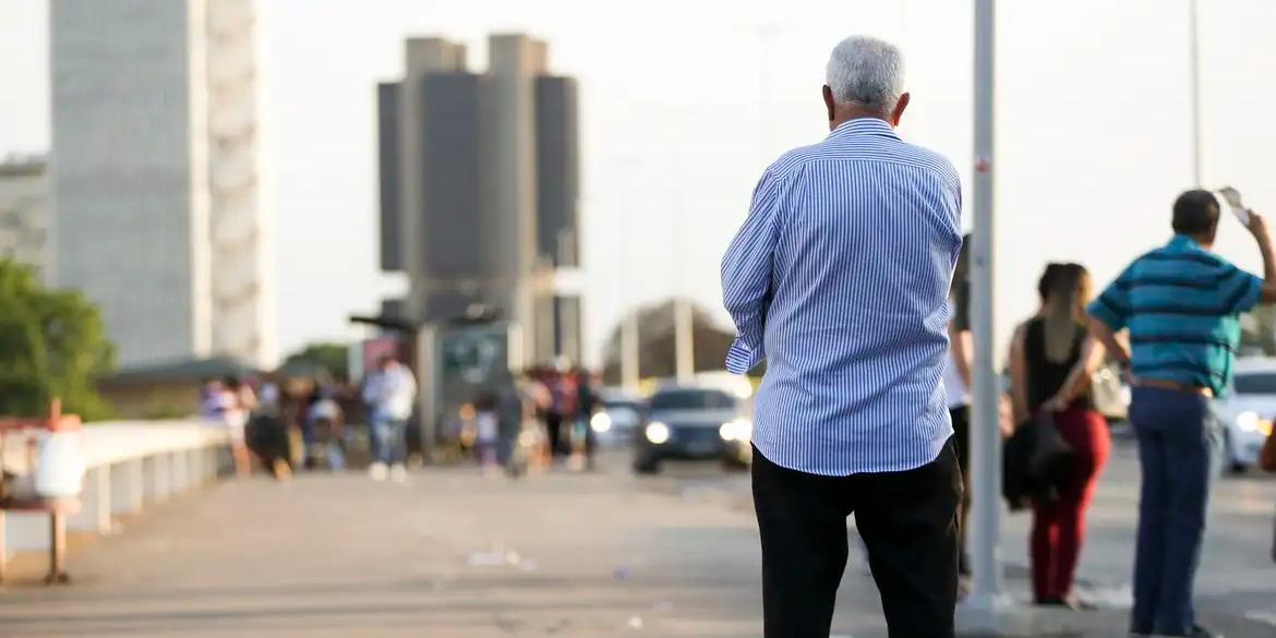 Trata-se de um anticorpo monoclonal que se liga a uma proteína chamada beta-amiloide (Marcelo Camargo/Agência Brasil)