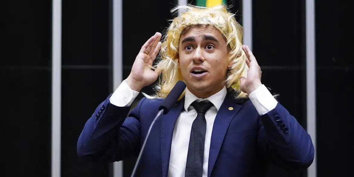 Nikolas Ferreira (PL-MG), em discurso no Dia Internacional da Mulher, em 2023 (Pablo Valadares/Câmara dos Deputados)