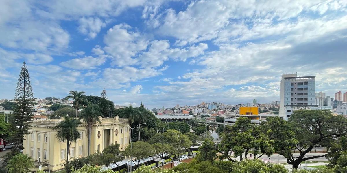 Céu amanheceu com nuvens em BH nesta quarta (Valéria Marques/Hoje em Dia)